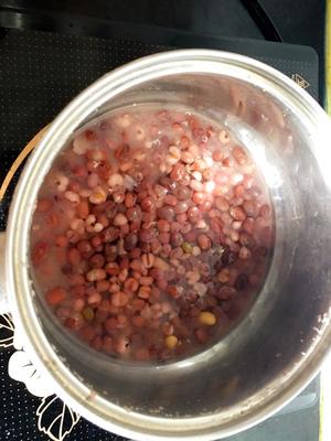 薏仁红豆祛湿瘦身水附加红豆薏米芋圆的做法 步骤1