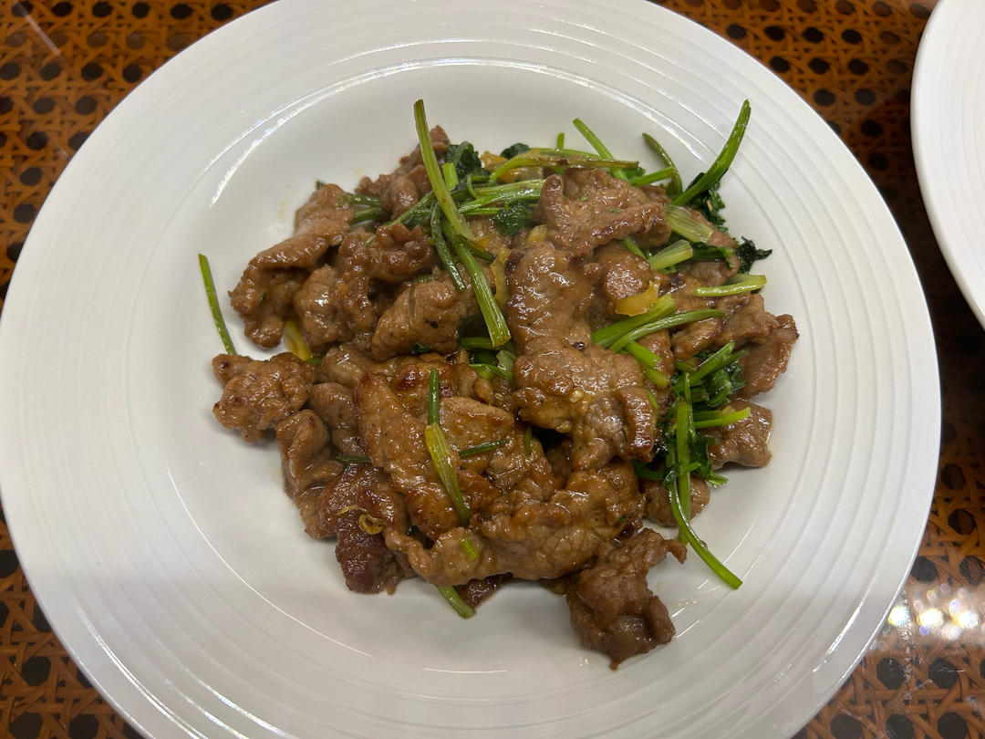 香菜爆炒牛肉（主打嫩）