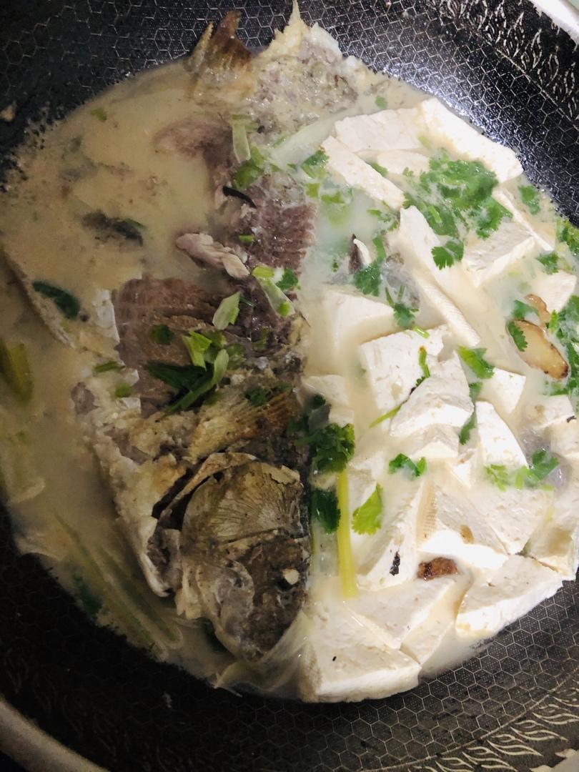 鲫鱼豆腐汤