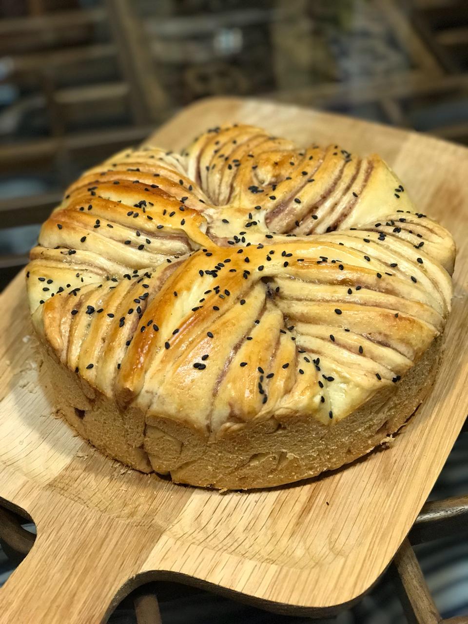 紫6做的豆沙花式面包