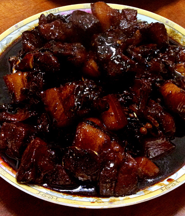 吃着碗里望着锅里的红烧肉