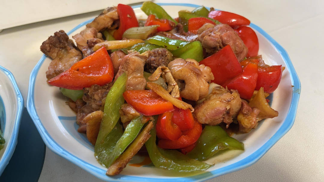 青椒炒鸡肉(简单操作)