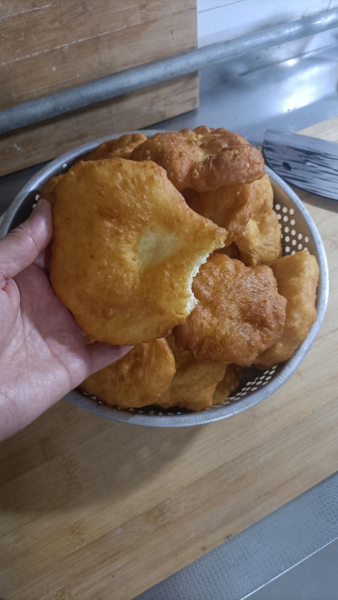 炸油饼超详细做法 做法家常 松软不油腻 附细节视频详解