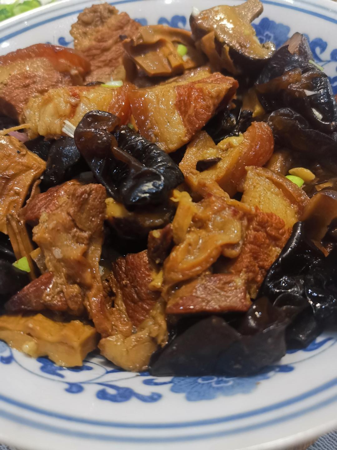 五彩胡萝卜炖红烧肉片