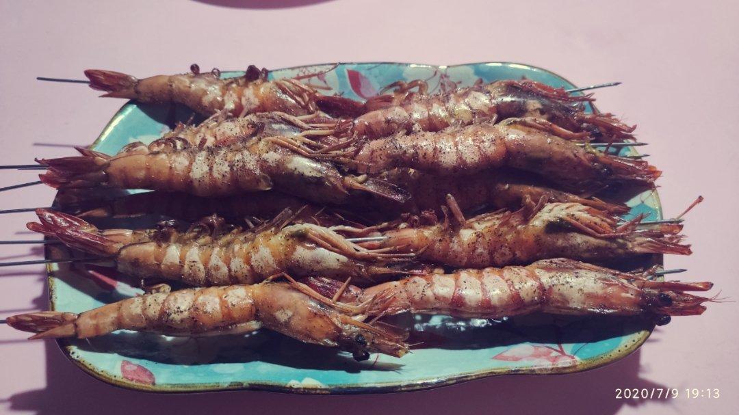 让你忍不住想吮指的——黑椒烤虾串