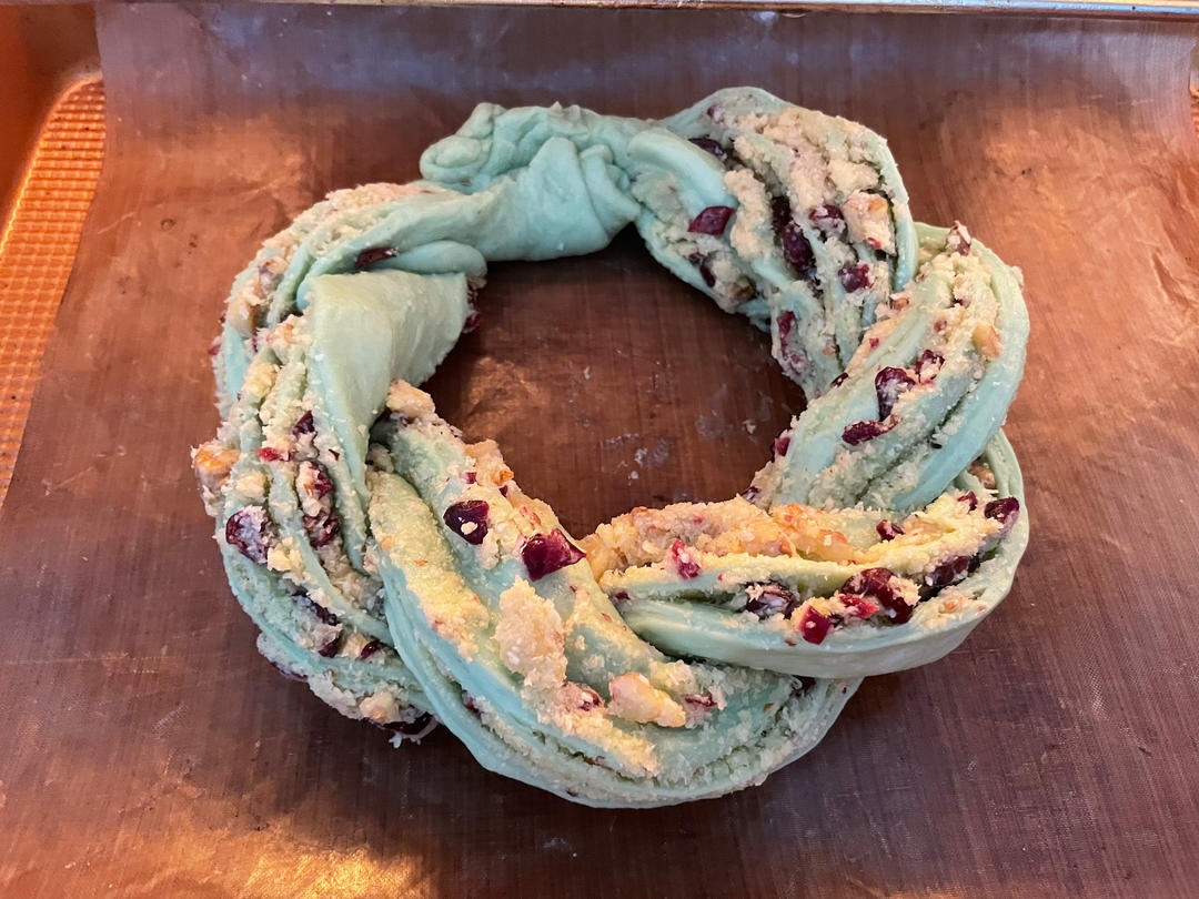 抹茶蔓越莓花环面包