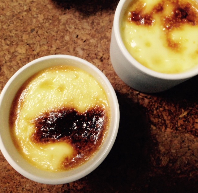 Crèmebrulée。法式烤布雷。焦糖布丁。