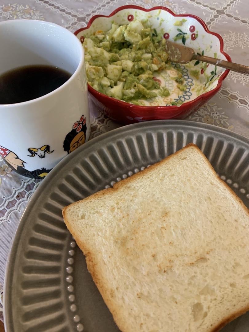 牛油果鸡蛋三明治