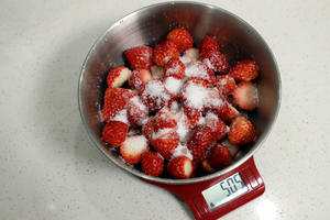 香草味🍓草莓果酱🍓堪称贵妇的味道的做法 步骤1