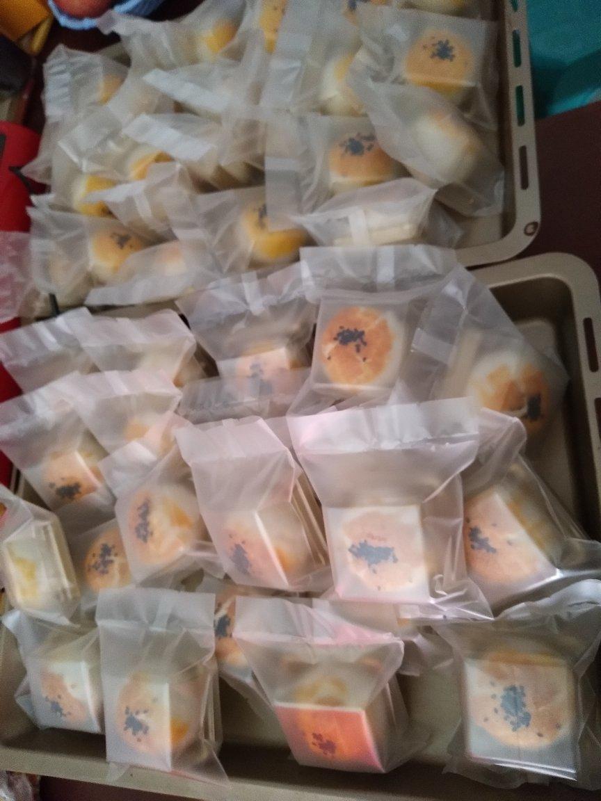 蛋黄酥：抹茶酥：（奶黄味）