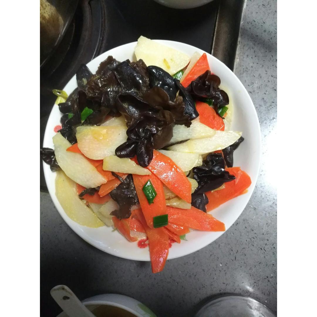 胡萝卜木耳炒山药