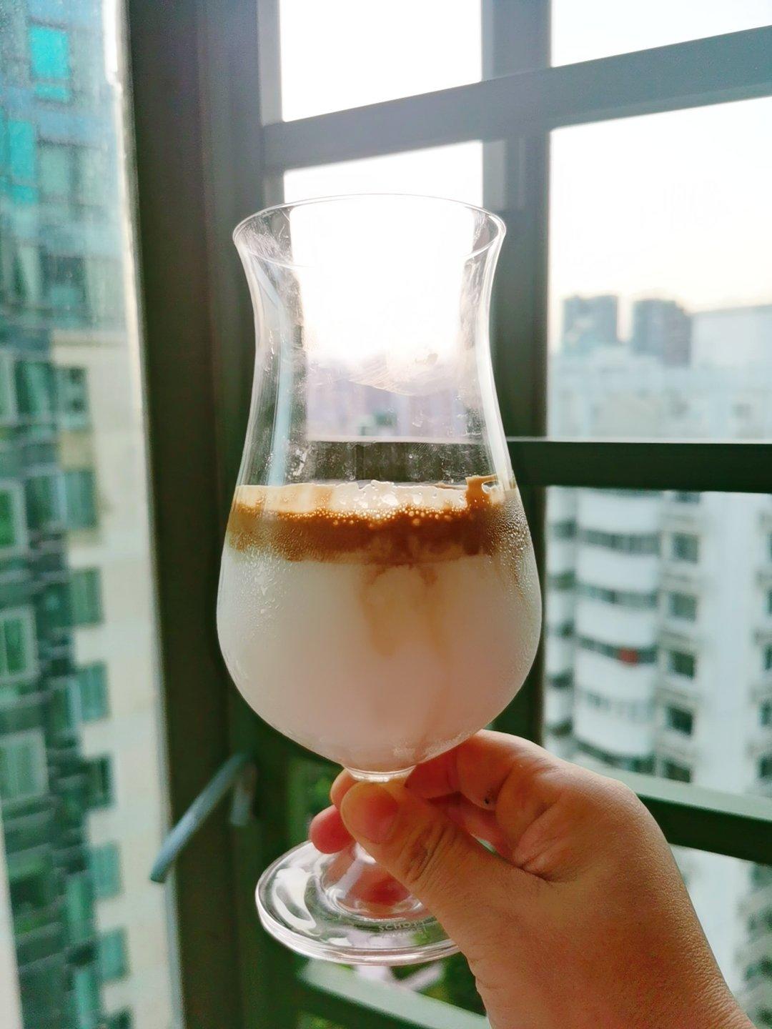 400次咖啡，网红手打咖啡，风靡全网的Dalgona Coffee☕️超详细步骤在家就可以复刻【内附速成法】