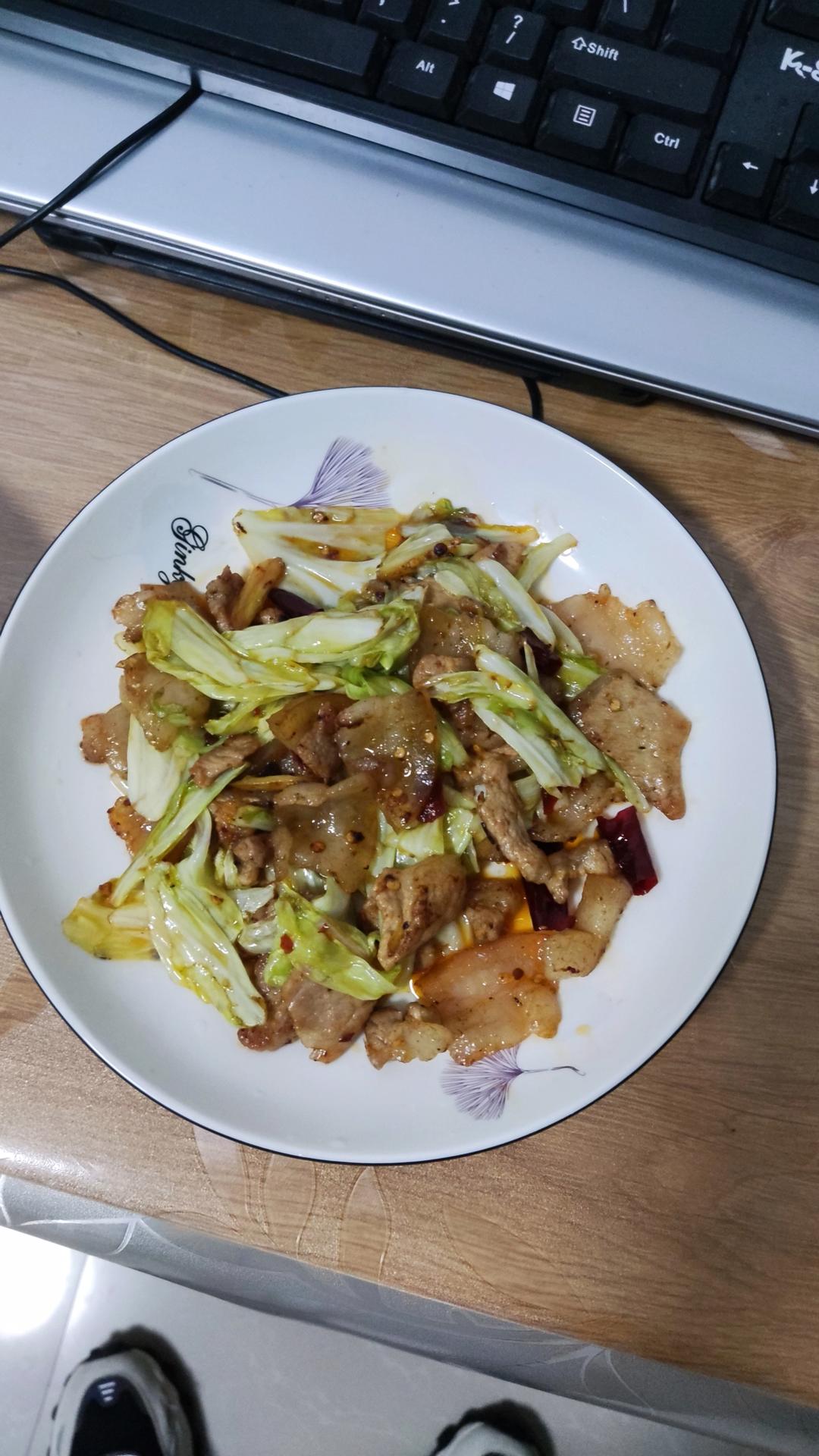 包菜炒肉