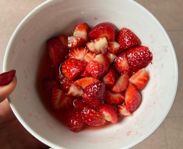 微波炉版丨草莓酱的做法