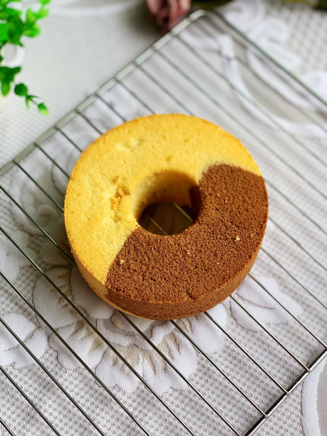 手把手教你做零失败巨松软可口酸奶可可奶牛戚风蛋糕的做法