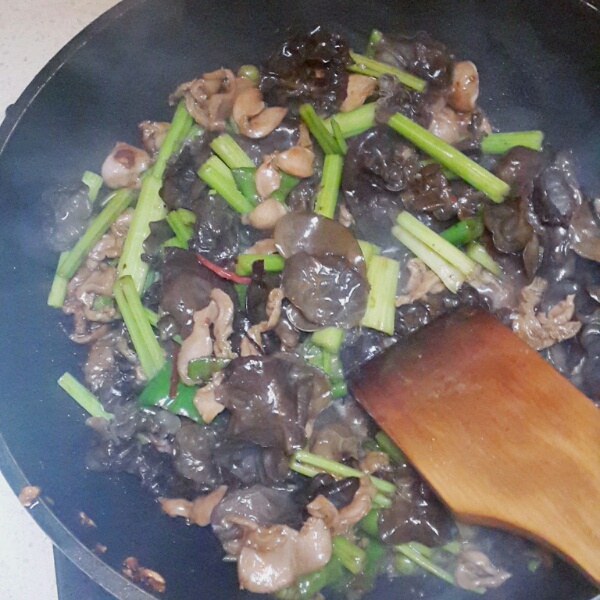 芹菜炒鸡杂