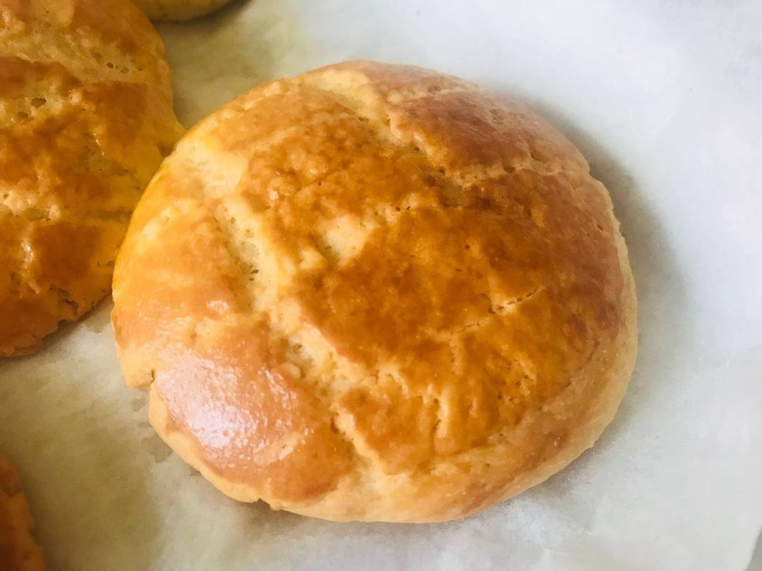 好吃到炸裂的港式菠萝包（附带制作酥皮的小视频）