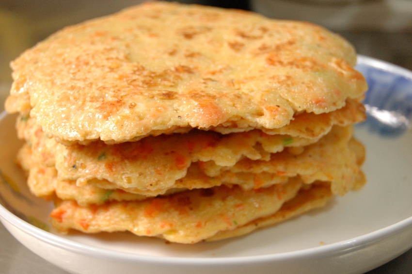 黑胡椒胡萝卜葱花牛奶麦片鸡蛋饼