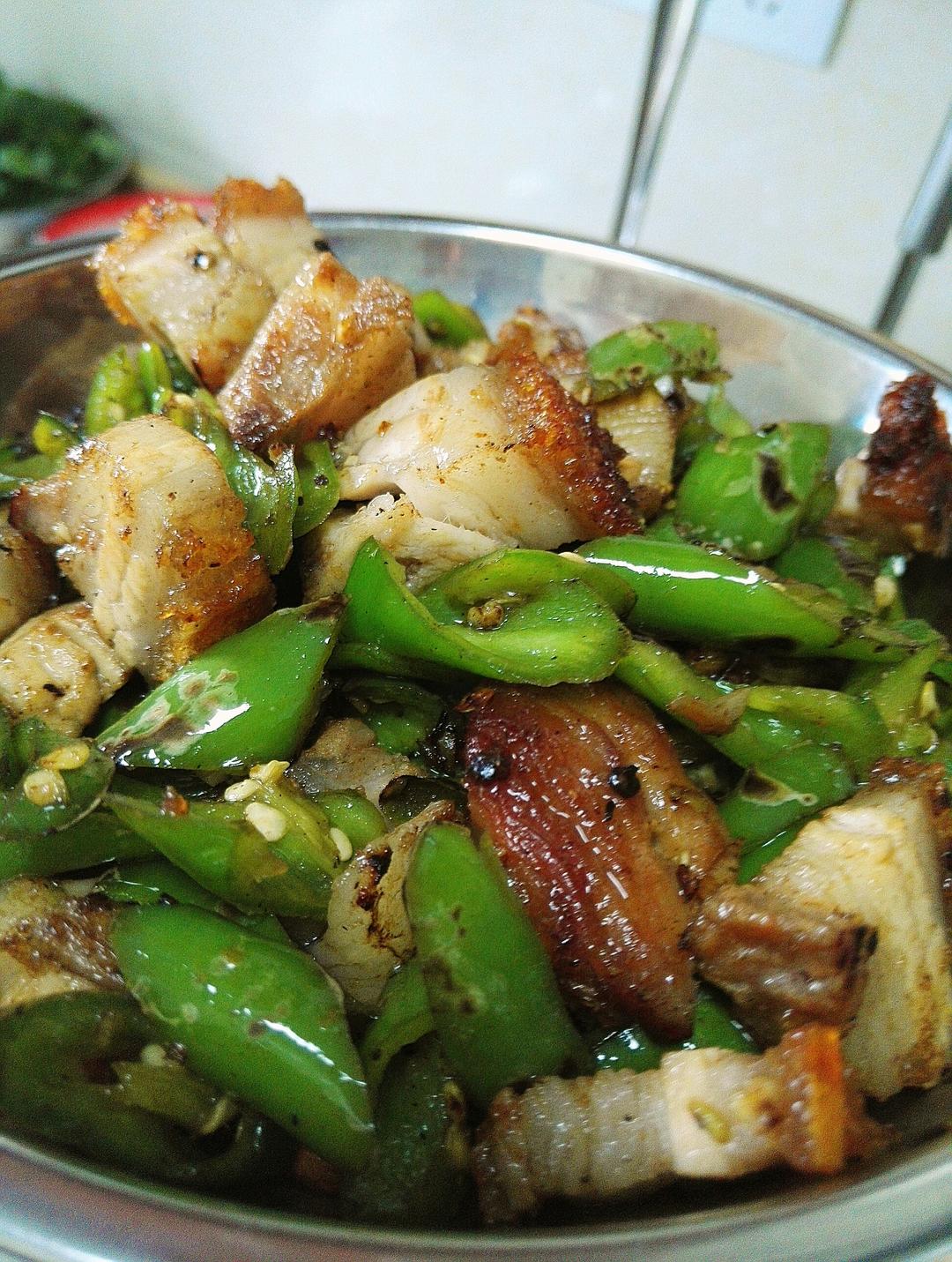 超下饭的青椒炒烧肉让你停不下来