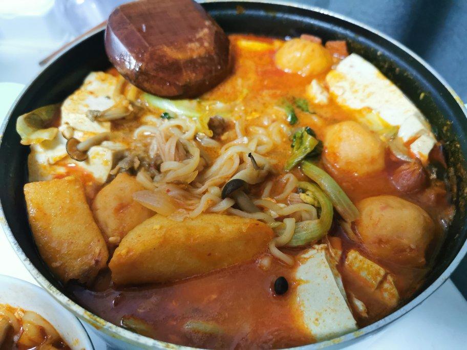 部队锅：一人份的辣年糕火锅