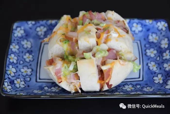 熏肉奶酪烤馒头