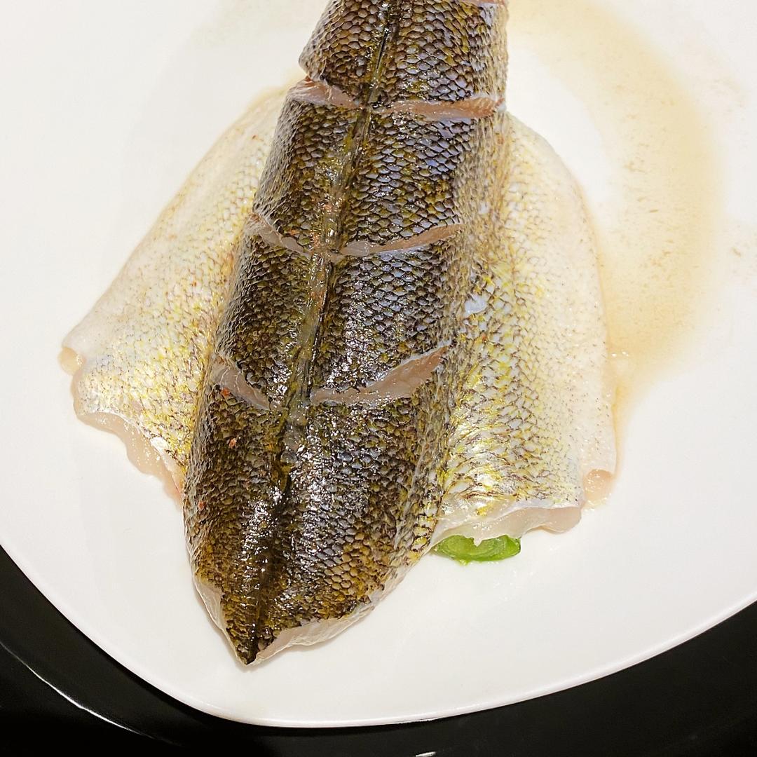 清蒸碧古鱼(玻璃梭鲈,墙眼,walleye无赖)的做法 步骤5