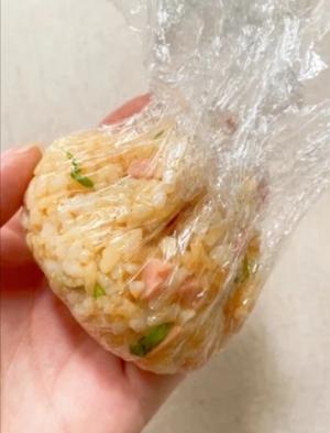 剩饭的巨好吃做法‼️日式芝士饭团🍙的做法 步骤6