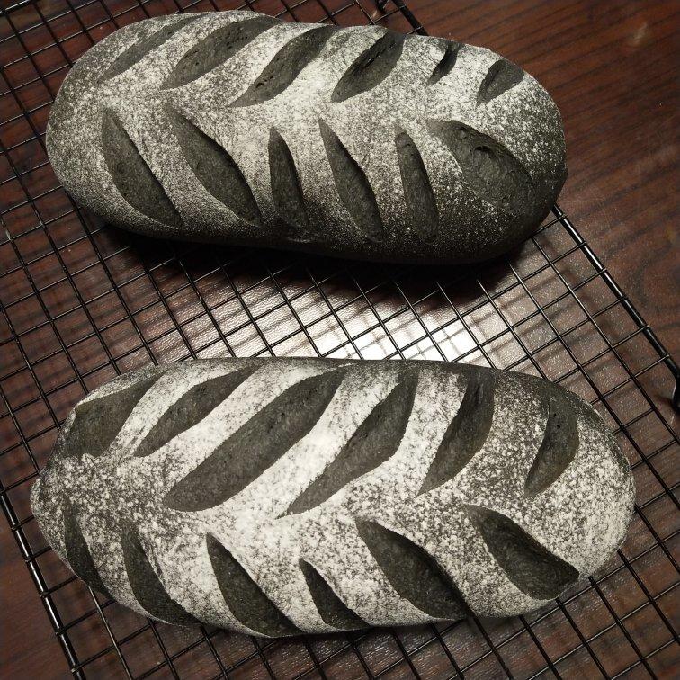 竹炭菠萝百香果奶酪软欧