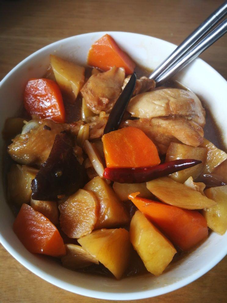 胡萝卜土豆炖鸡腿