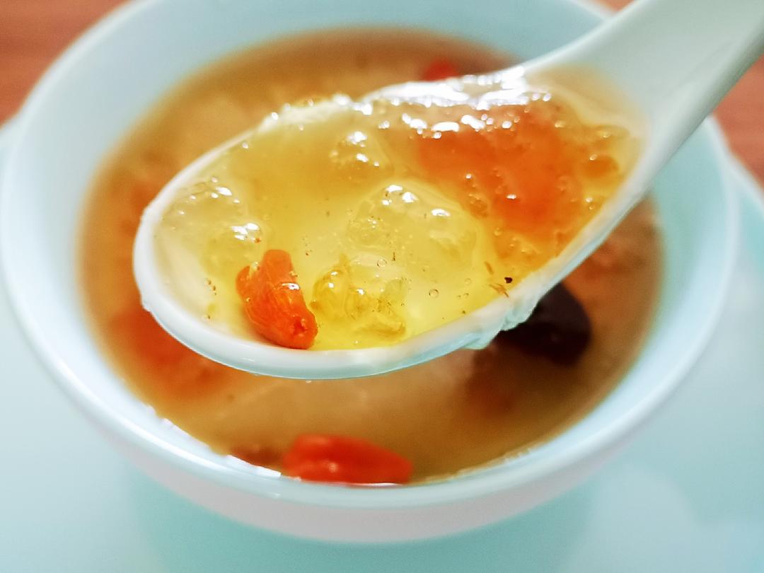 温润滋养的桃胶雪燕糖水的做法