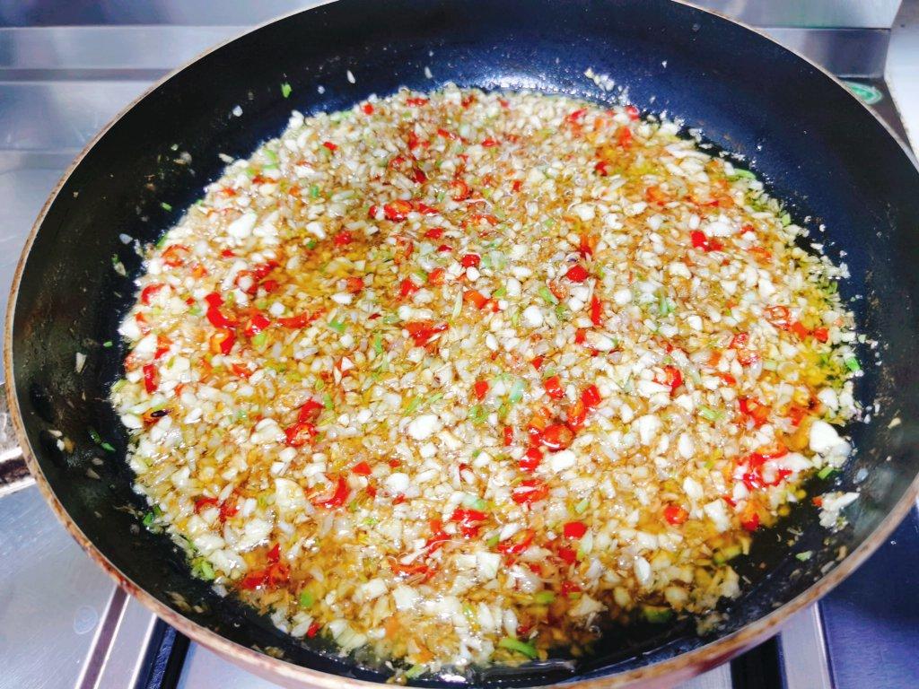 夜宵党“香辣蒜蓉酱”（蒜蓉虾，烤扇贝，生蚝，粉丝花甲，金针菇）