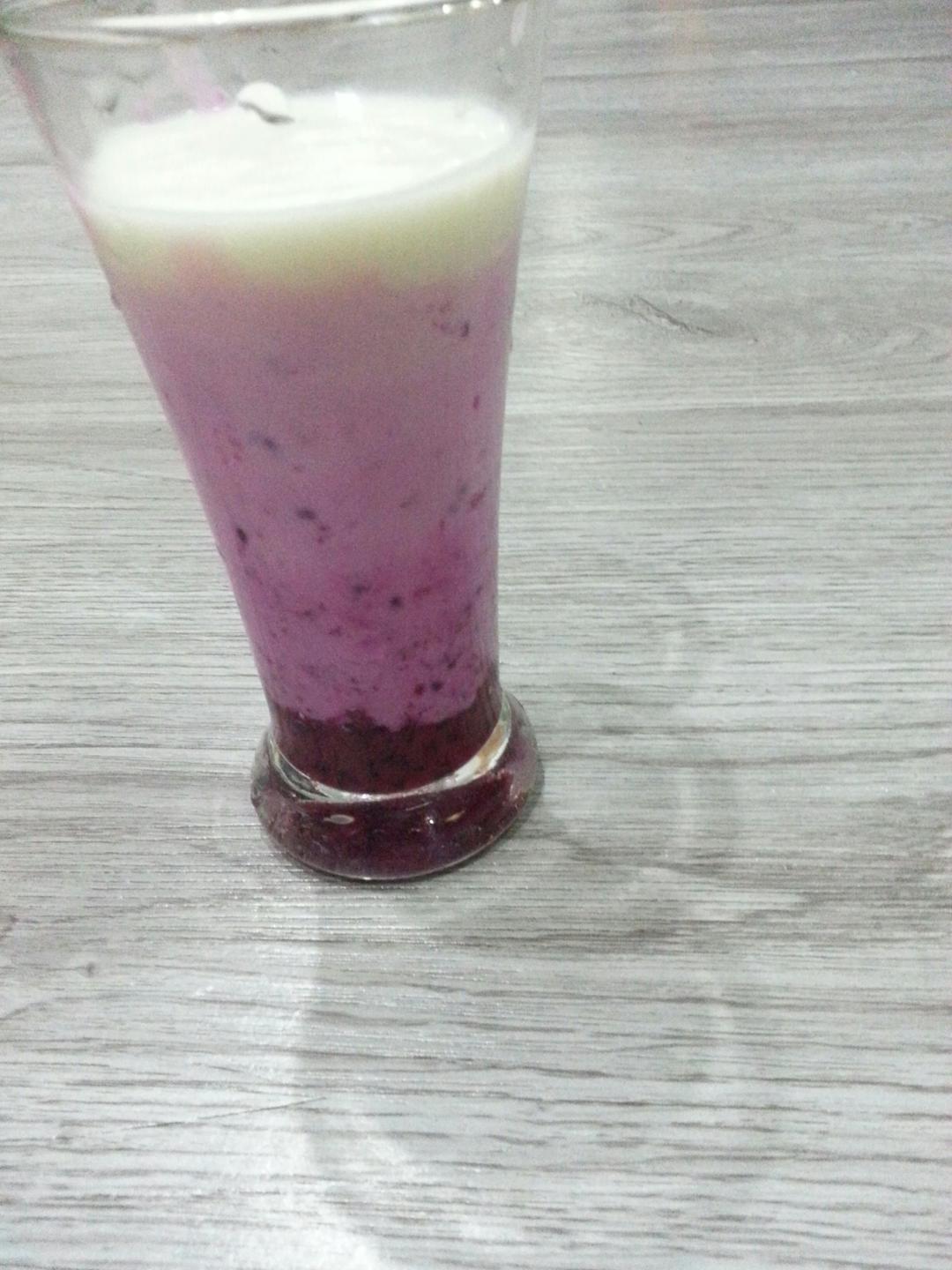 美少女火龙果渐变酸奶