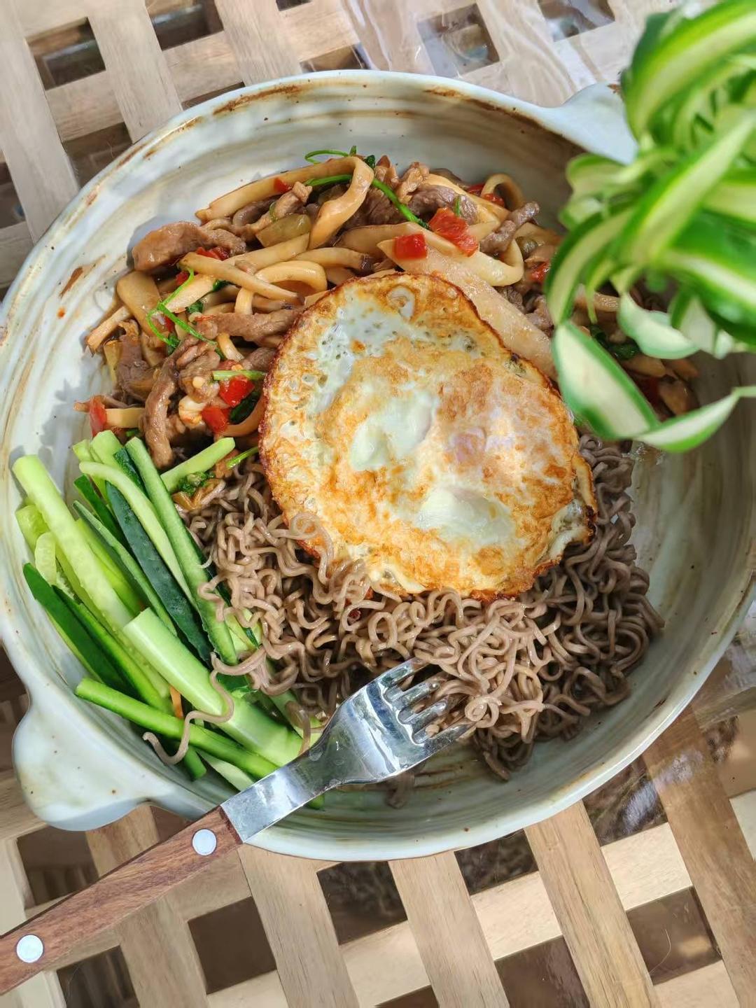 剁椒牛肉拌面