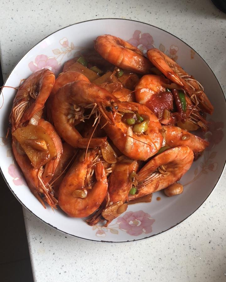 吃完还会继续舔手指的    快手油闷大虾