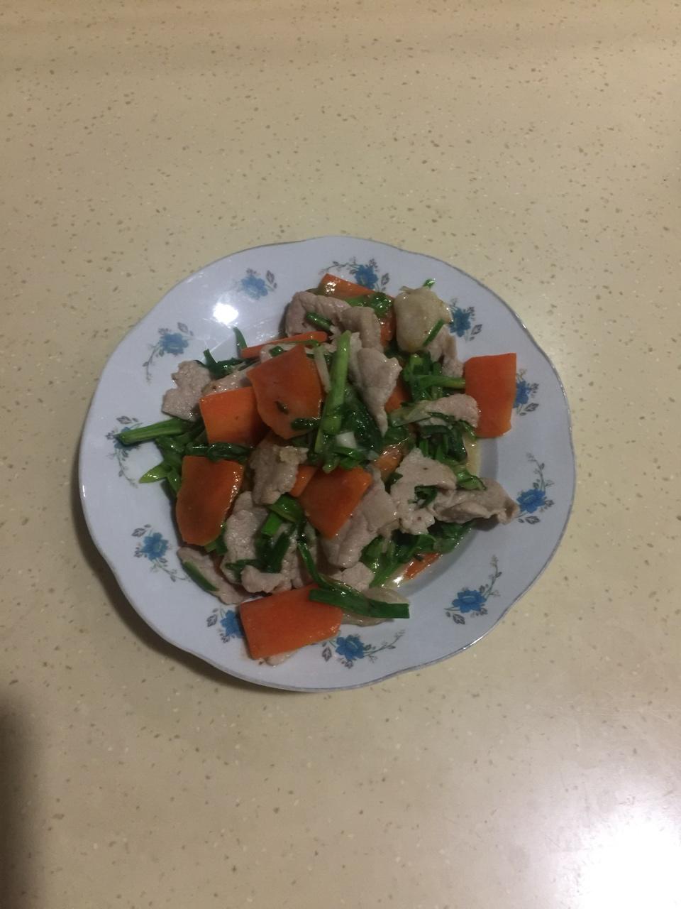 家常胡萝卜炒肉