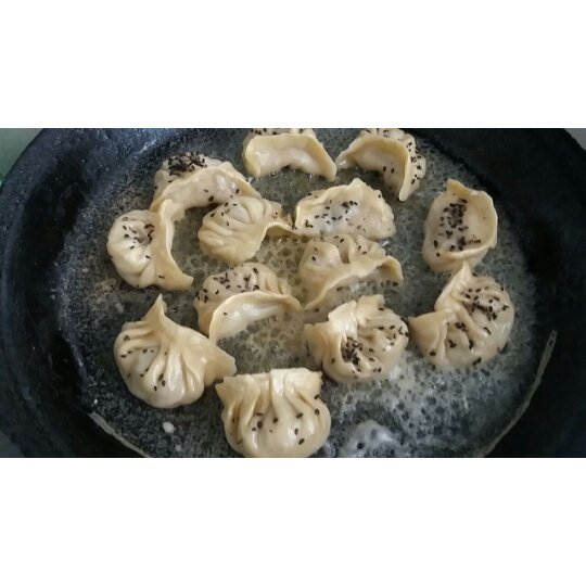 速冻水饺吃腻了吗~变锅贴吧(๑´ڡ`๑)