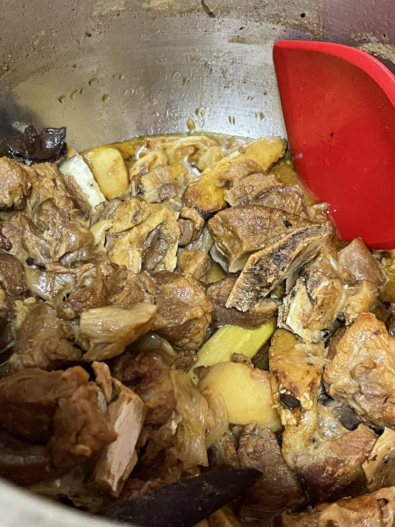 私房秘制粤式羊腩煲