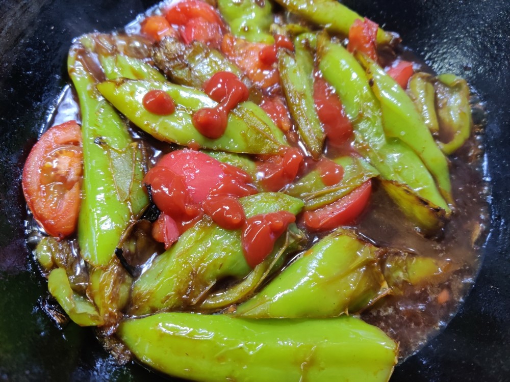 超级下饭菜西红柿炖尖椒的做法