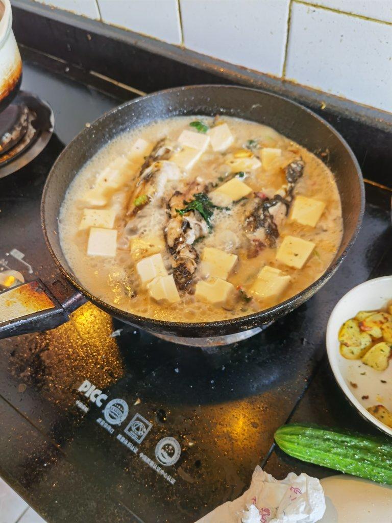 鲜掉舌头的豆腐黄鸭叫。黄辣丁。汪刺鱼。昂刺鱼。。。