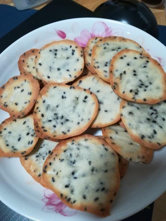 宝宝辅食：芝麻鸡蛋薄脆饼干