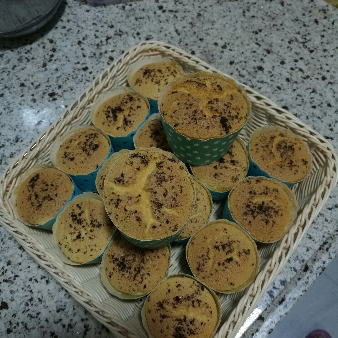 软绵绵戚风纸杯蛋糕