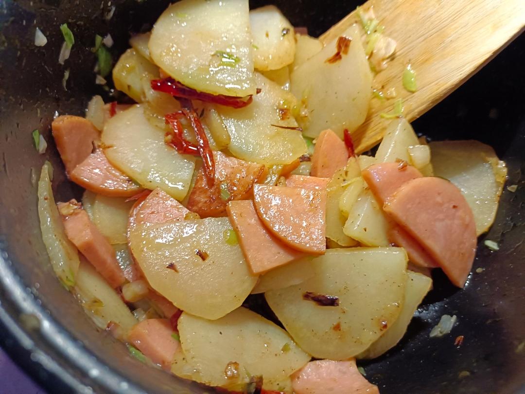 土豆片炒火腿肠