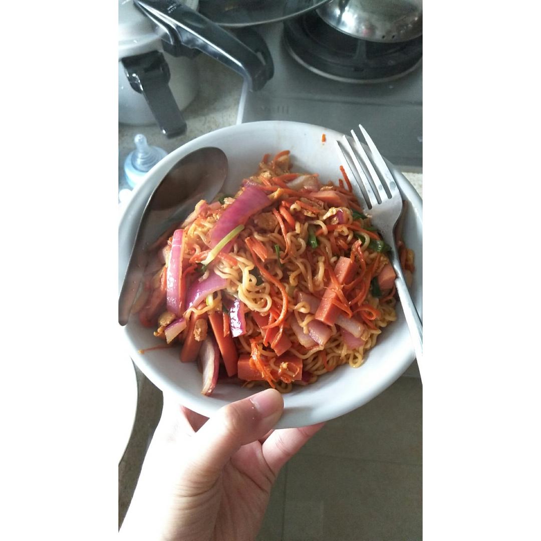 路边摊风味炒方便面