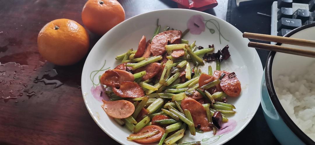 芹菜炒火腿，好做又低脂