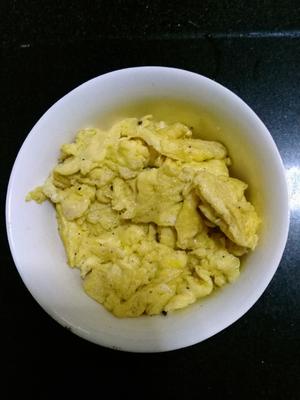 茭瓜炒鸡蛋的做法 步骤2