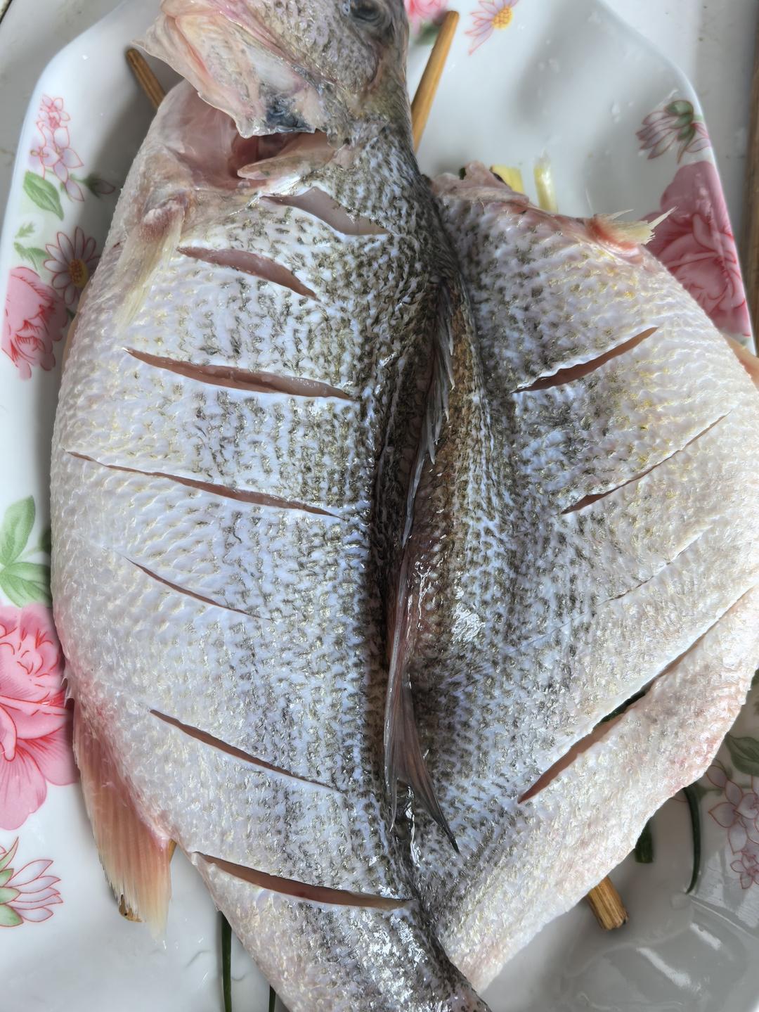 10分钟做 清蒸鲈鱼 （附切鱼图解）