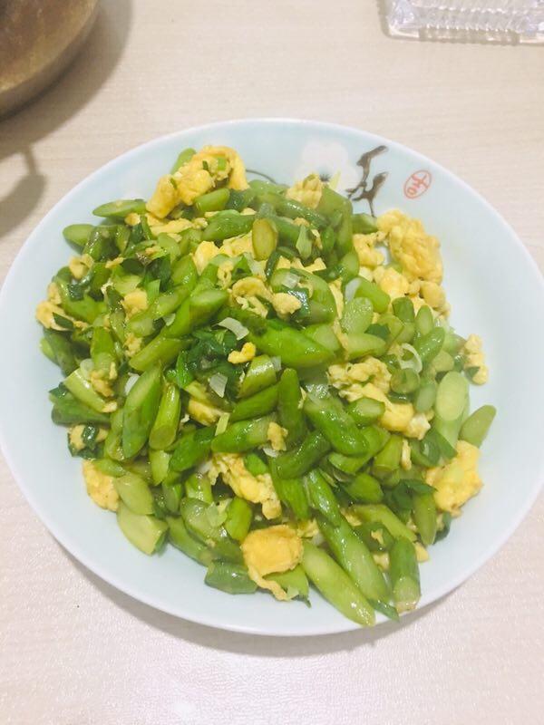 芦笋木耳炒鸡蛋