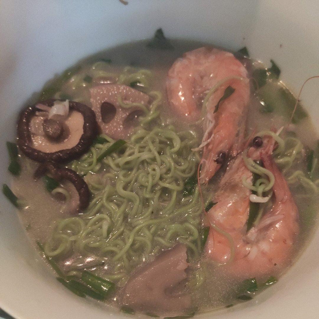 一碗海鲜面