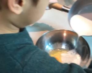 鸡蛋牛奶小饼/Pancake的做法 步骤2