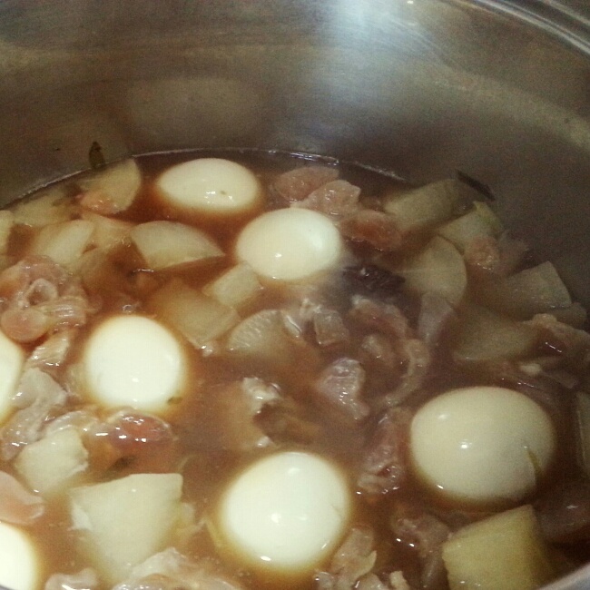 萝卜炖牛筋加蛋